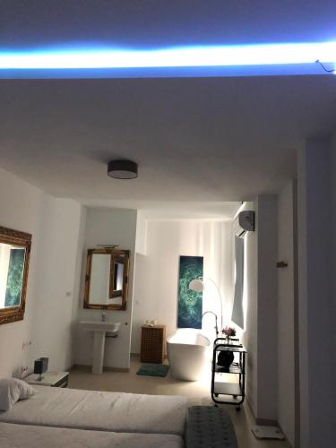 Cheerful five bedroom villa with a hot tub &cinema gîte à louer Olías