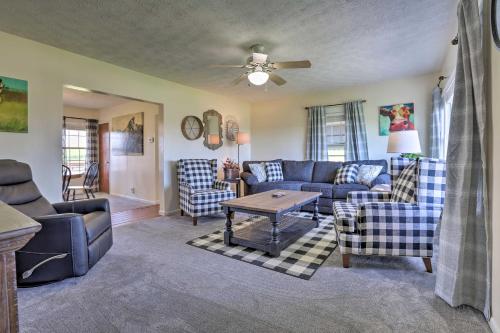 Charming East Bernstadt Retreat Less Than 6 Acre Farm! in 科爾賓