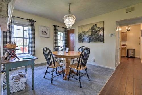 Charming East Bernstadt Retreat Less Than 6 Acre Farm! in 科爾賓