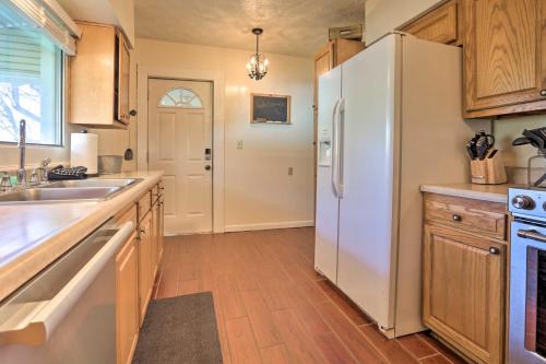 Charming East Bernstadt Retreat Less Than 6 Acre Farm! in 科爾賓