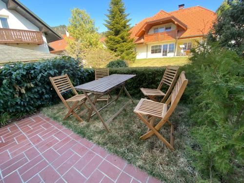 House Eden with Mountain Views