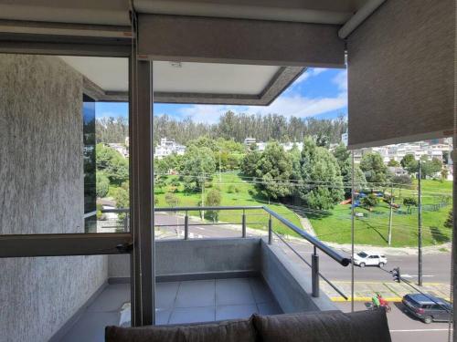 500 Excelente Vista ciudad Quito,parque, piscina,balcón,sauna,tranquilo encantador seguridad 24-7 (500 Excelente Vista ciudad Quito,parque, piscina,balcon,sauna,tranquilo encantador seguridad 24-7) in เอล บาตัน
