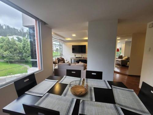 500 Excelente Vista ciudad Quito,parque, piscina,balcón,sauna,tranquilo encantador seguridad 24-7 (500 Excelente Vista ciudad Quito,parque, piscina,balcon,sauna,tranquilo encantador seguridad 24-7) in เอล บาตัน