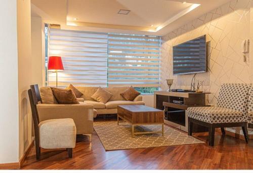 500 Excelente Vista ciudad Quito,parque, piscina,balcón,sauna,tranquilo encantador seguridad 24-7 (500 Excelente Vista ciudad Quito,parque, piscina,balcon,sauna,tranquilo encantador seguridad 24-7) in เอล บาตัน