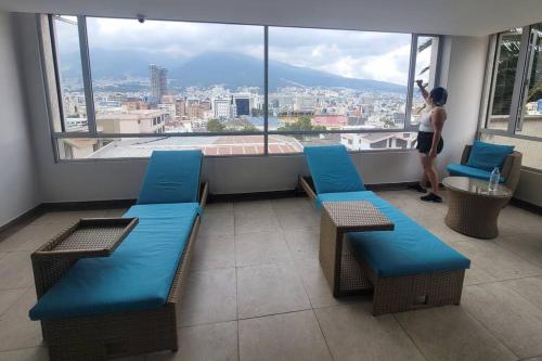 สระว่ายน้ำ, 500 Excelente Vista ciudad Quito,parque, piscina,balcón,sauna,tranquilo encantador seguridad 24-7 (500 Excelente Vista ciudad Quito,parque, piscina,balcon,sauna,tranquilo encantador seguridad 24-7) in เอล บาตัน