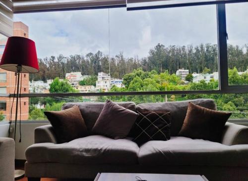 500 Excelente Vista ciudad Quito,parque, piscina,balcón,sauna,tranquilo encantador seguridad 24-7 (500 Excelente Vista ciudad Quito,parque, piscina,balcon,sauna,tranquilo encantador seguridad 24-7) in เอล บาตัน
