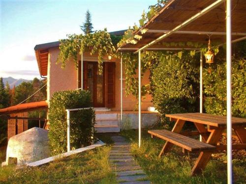 2 bedrooms, 5 beds