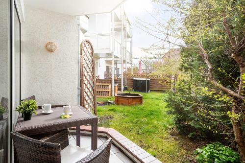 阳台/露台, Aparte - Washer & Dryer - Kitchen & Parking - Smart-TV in 萨尔斯特