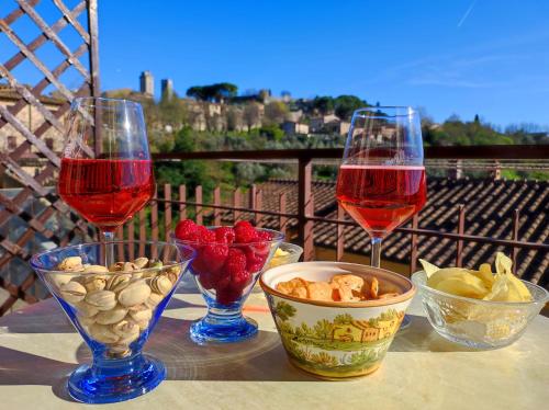 Lovely Balcony San Gimignano Apartments - San Gimignano