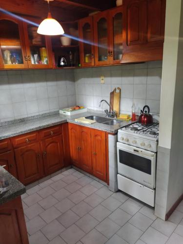 주방, Habitacion privada en cabaña compartida "Los Cordobeses" (Habitacion privada en cabana compartida "Los Cordobeses") in 산 마르틴 데 로스 안데스