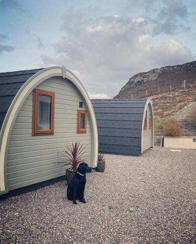 Duirinish Pods with Private Hot Tubs and Duirinish Bothy with No Hot Tub in Плоктон