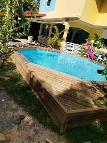 Bungalow de 2 chambres avec piscine partagee jacuzzi et terrasse a Le Gosier - Location saisonnière - Le Gosier