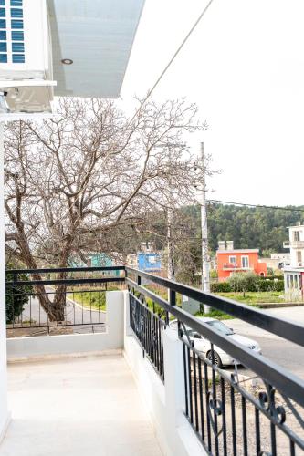 ระเบียง/ชานเรือน, Walnut home apartment near Ancient Olympia in เครซเทนา