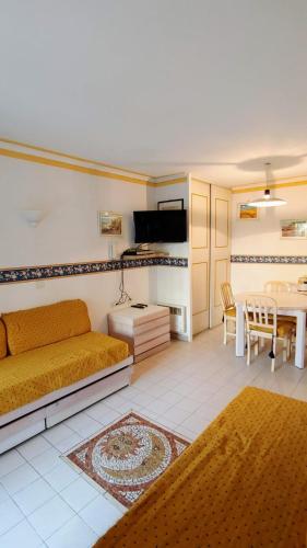 Facilities, GLORIADALI’ in Avenue de Cannes