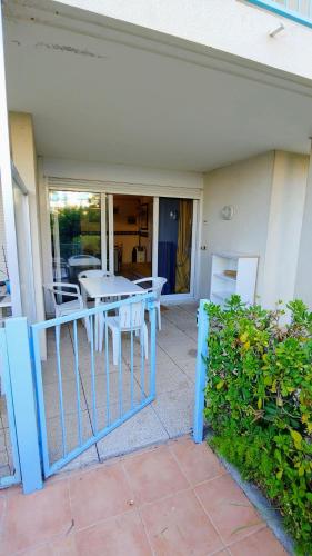 Entrance, GLORIADALI’ in Avenue de Cannes