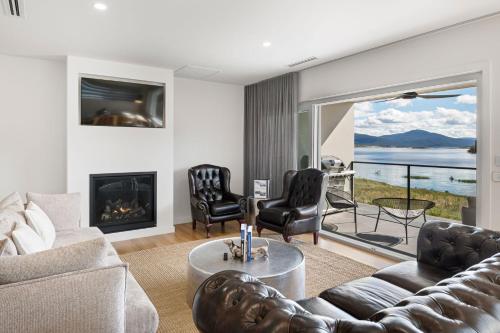 Lake Villavista - 4BR Luxury Townhouse l Pet Friendly l Lake Views l WiFi l BBQ - Braemar Bay
