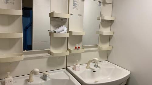 Bathroom, Hostel Marika -ホステルマリカ- in Nichinan