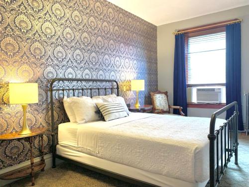 Naples Hotel Room Type - Queen Suite