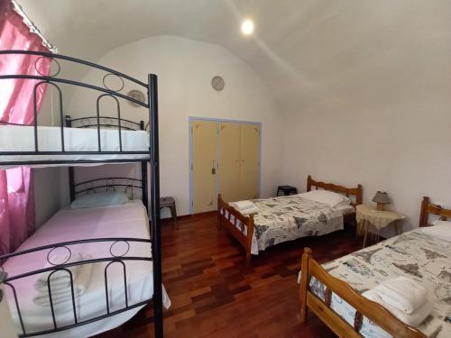 Effis apartment KAMARA curved house in Leonidi