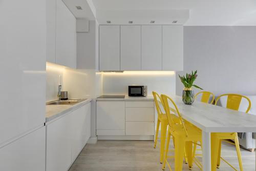 One-Bedroom Apartment image 9