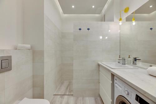One-Bedroom Apartment image 7