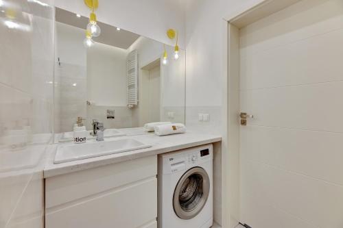 One-Bedroom Apartment image 4
