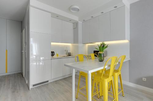 One-Bedroom Apartment image 2