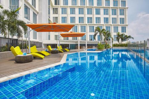 Swimming pool, Kingsford Hotel Manila in Manila