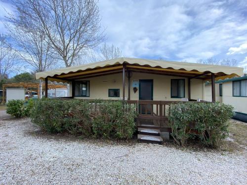 Comfortabele familie chalets met veranda incl airco dichtbij zee! - Chalet - Viareggio