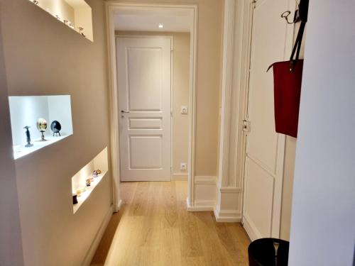 Face à l'hôtel de ville grand et lumineux appartement - 로비