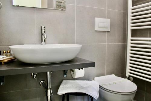 Double Room with Private Bathroom image 2