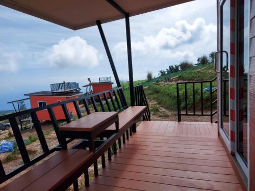 Balcony/terrace, Rai Rak Doi Phutubberk near Phu Hin Rong Kla National Park