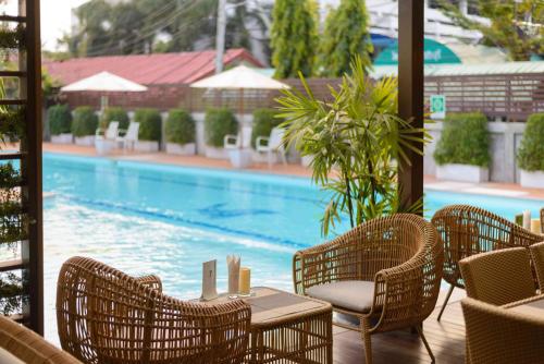 Swimming pool, Glai Gan Place Hotel in Saraburi