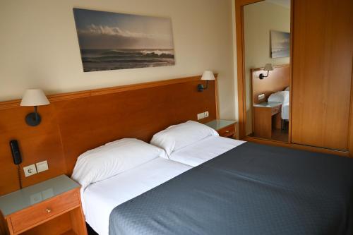 2 twin beds