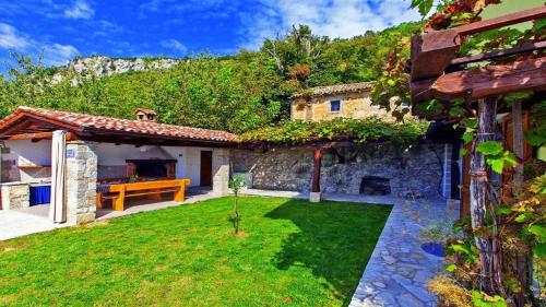 Dārzs, Villa Bella Vista near Ucka Nature Park in Dolenja Vas