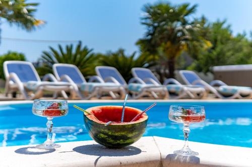 Villa Suker - Jacuzzi Pool Sauna - image 6