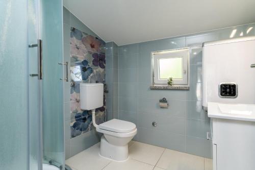 Villa Suker - Jacuzzi Pool Sauna - image 9