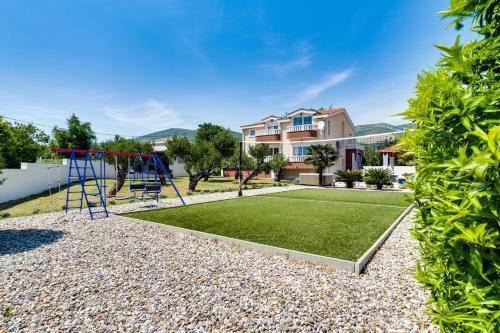 Villa Suker - Jacuzzi Pool Sauna - image 3