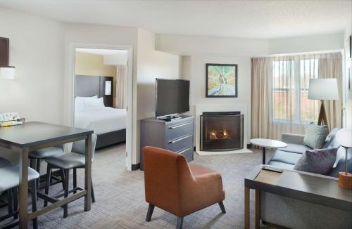 Two Bedroom Suite with King and Queen Beds