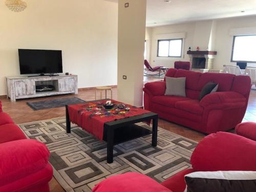 4 bedrooms house with city view balcony and wifi at Amman photo 1