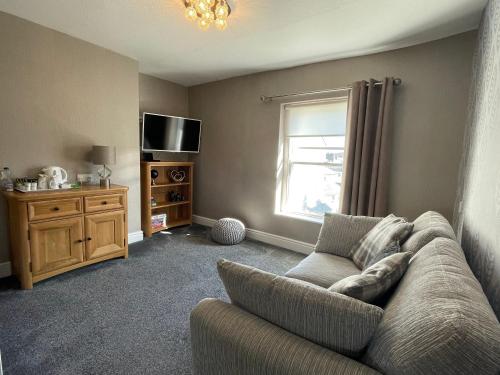 Lynton House - image 7