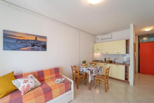 Studio Apartment image 9
