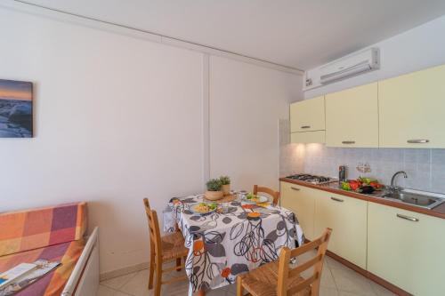 Studio Apartment image 8