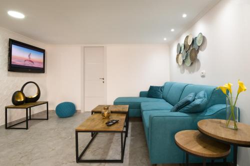 Apartment with jacuzzi & pool table, Haifa center close to Bahai Garden