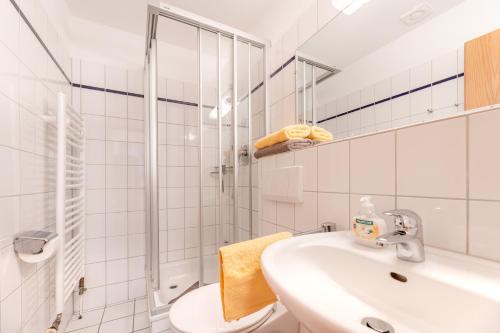 One-Bedroom Apartment with Terrace image 4