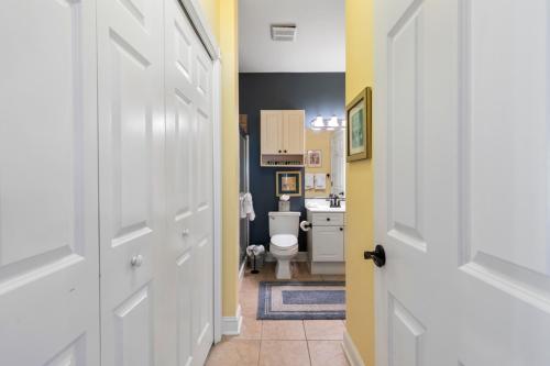 Tranquil 3BR Condo in Magnolia Point near Myrtlewood Golf Resort - 화장실
