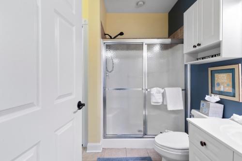Tranquil 3BR Condo in Magnolia Point near Myrtlewood Golf Resort - 화장실