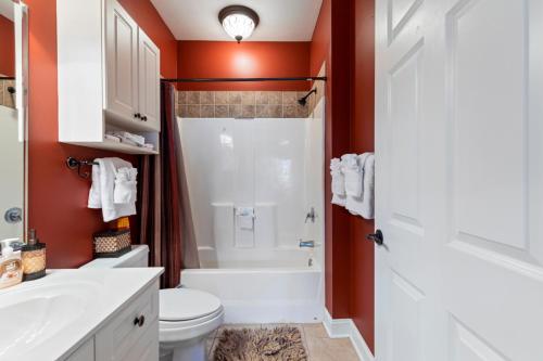 Tranquil 3BR Condo in Magnolia Point near Myrtlewood Golf Resort - 화장실