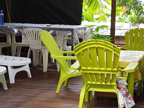 발코니/테라스, Spacious apartment with sea view in Bandrele, 170 m². in 시롱기