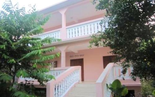 숙소 외관, Spacious apartment in Bandrele with terrace, BBQ in 시롱기